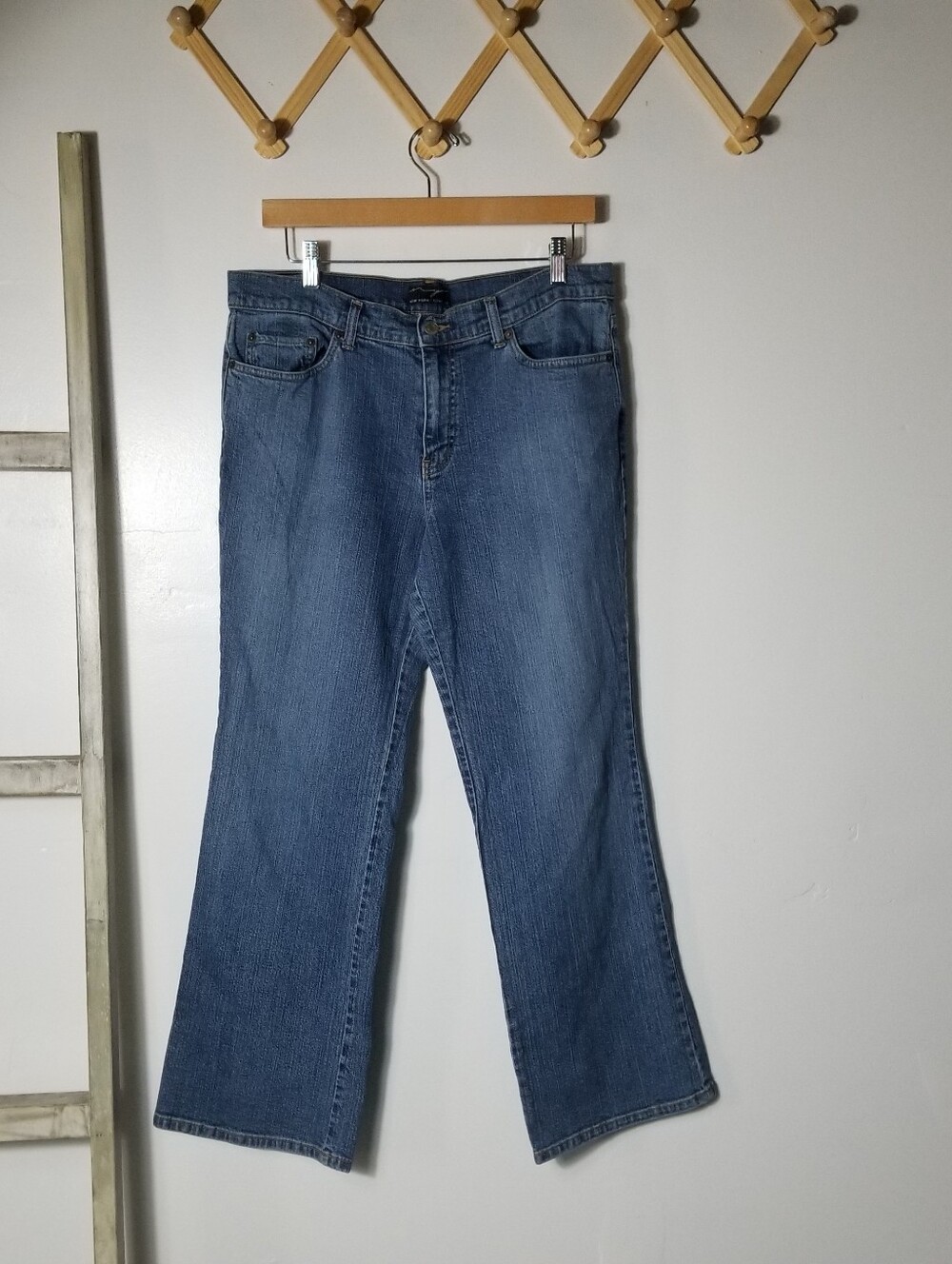 NEW YORK & COMPANY WOMEN'S JEANS SIZE 14 PETITE